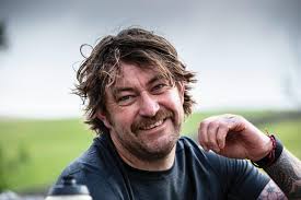 I think there's a good chance the Spine Sprint North will actually be a  sprint finish! Not much between Damian Hall and Jon Shield if the tracking  screen is to be believed!