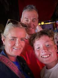 Couple introducing themselves in Hoekwil community