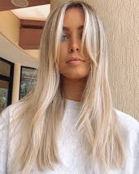 6 months between visits for this doll. Oh and Who loves her new curtain  bangs ???? 🙋🏼‍♀️🙋🏼‍♀️🙋🏼‍♀️🙋🏼‍♀️🙋🏼‍♀️🙋🏼‍♀️ Swipe to the second  pick and you can see just how well it grew out.