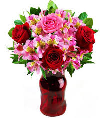 This home is located in the beautiful gated community of sun city, in palm desert. Love Flowers Rose