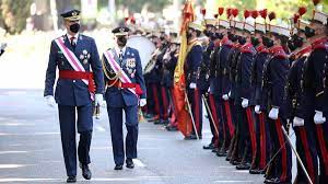 El desfile terrestre lo ha liderado lam sección motorizada de la guardia real, cuya estela siguieron los vehículos que trabajan en misiones exteriores. El Rey Preside El Dia De Las Fuerzas Armadas Ante Una Parada Militar Reducida