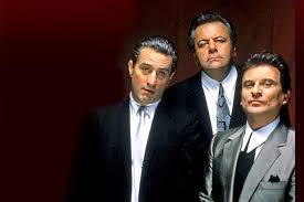 Goodfellas (comercializada como uno de los nuestros en españa y buenos muchachos en hispanoamérica) es una película estadounidense de drama criminal basada en un hecho real de 1990 dirigida por martin scorsese. Mafiosos De Fiesta Buenos Muchachos Cumple 30