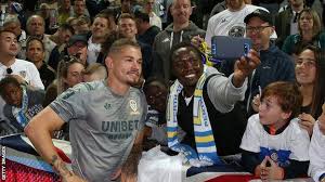 Kalvin phillips the yorkshire pirlo choirs with leeds united fans. Kalvin Phillips Leeds United In Talks With Midfielder Over New Deal Bbc Sport