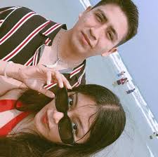 La fotógrafa Meredith Westin Gather Birth capturó con su cámara el momento  exacto en el que el cuerpo de la madre tuvo una contracción durante su  parto. La imagen, que fue publicada