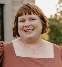 Donna Moore's Instagram, Twitter & Facebook