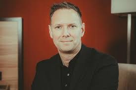 Tim Hennig's Instagram, Twitter & Facebook