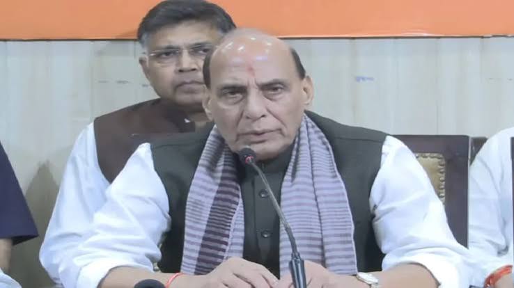 Rajnath Singh Lashes Out At Congress And Rahul Gandhi : बांग्लादेश की तर्ज पर रिजीम चेंज कराने की कोशिश, युवाओं को बना रहे बमोहरा, कांग्रेस और राहुल गांधी पर बरसे ...