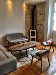 Cinq idees pour creer un pan de mur peintures de couleurs pour les interieurs et les exterieurs idees deco dulux valentine. Petit Salon Ultra Cosy La Bonne Idee Ici C Est D Avoir Laisse Un Pan De Mur En Pierre Apparente Ca Donne Poele A Bois En Coin Idee Deco Mur Deco Maison