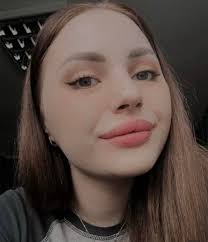 Hi, my name is Dasha. I am 20 years old. I am originally from Ukraine, but  I live in Poland.