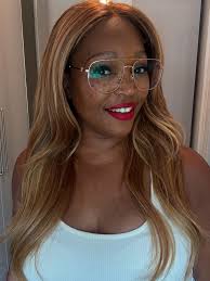 I finally got it together and bought reading glasses because i can't keep  consuming books (and my screen 😭) at this rate without help. Speaking of  help