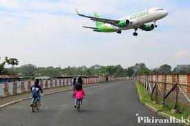 Profesi ini bertugas memarkirkan pesawat ke. Pesawat Komersial Didorong Menginap Di Bandara Selain Soekarno Hatta Pikiran Rakyat Com