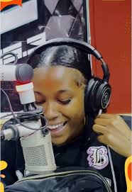 SING OFF TIME! Who crushed it and do we needs a rematch? Drop your winner  in the comments. let’s settle this! @brii swaggie 🏴‍☠️💋 vs @Monique The  Mogul #morningshow #singchallenge #femalesinger ...