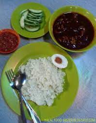 Local famous dish of alor gajah is its kueh udang or prawn fritters at menggong market food court. Mesmerising By The Taste Of Warung Haji Adam S Asam Pedas Halal Food Taster Halal Recipes Food Halal