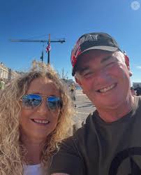 Photo : Il aime une femme qui s'appelle Angela Adrian Traverso de "Mariés  au premier regard" avec son épouse Angela