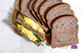 Make individual pizzas using whole wheat pita breads as the crust. Gardenia S Wholemeal Multi Grain Bread Range For A Healthy Diet Oo Foodielicious