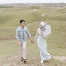 Yakin gak mau lihat ? 10 Inspirasi Foto Prewedding Hijab Dari Selebgram