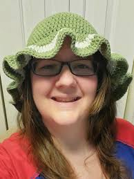 Crocheting a frilly bucket hat with Luna June pattern