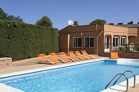 Encuentra alojamiento al mejor precio. Alquiler Casa De 8 Dormitorios En Jerez De La Frontera Cadiz Con Piscina