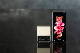 Galaxy z flip3 5g's made with our strongest aluminum frame yet, protecting the hinge so you can unfold and focus on important things — like your the dynamic amoled 2x display on galaxy z flip3 5g received a certification from vde germany for 100 percent mobile color volume in the. Uzko5ryilgve3m