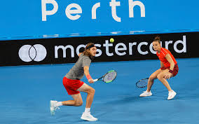 With stefanos tsitsipas and maria sakkari making the third round, it was the first time a greek man on wednesday, both tsitsipas and maria sakkari played on court 3, and the court was crammed with greek fans. Tsitsipas Sakkari Win Mixed Doubles Against Federer Bencic Ellines Com