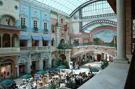 Both urban and comfortable, mercato is an upscale casual restaurant whose focus is simple, fresh italian fare. Die 5 Besten Dubai Mercato Einkaufszentrum Touren 2021 Viator