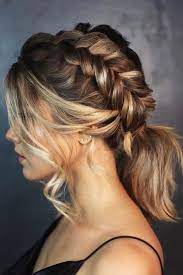 Messy And Wavy Hair Like A Siren Wavy Hair Messy Hair Messy Siren Wavy Medium Hair Ponytail Wedding Hair Trends Cute Hairstyles For Medium Hair