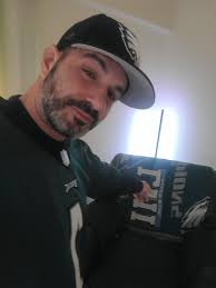 Where to watch Eagles game with fellow fans?