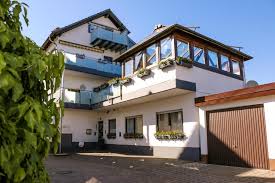 Besichtigen sie das 18 meter hohe gebäude und genießen sie den ersten schoppen direkt im restaurant am deutschen weintor. Haus Storck Neustadt An Der Weinstrasse Aktualisierte Preise Fur 2021