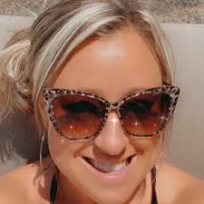 Stacie Howell's Instagram, Twitter & Facebook