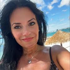 Can you find the 🐈‍⬛hiding out among the 🦇s?