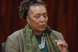 AGU pede para PF investigar racismo contra ministra do TSE