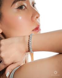 Modern lines, fresh allure. 💚 An emerald-cut mint sapphire with crisp  white diamonds— elegance designed for today's style. 💎 Mint Emerald Myrtle  Ring Price upon request Weight: 2.05gr Total Carat: 0.90ct (Weight