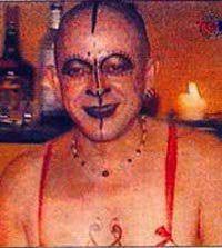 Peker, barmen oğuz atak'ın sırtında allah dövmesi bulunduğu gerekçesiyle öldürülmesi olayına karıştığı gerekçesiyle uzun süre arandı. Facebook