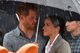 The viral photographer tells us about the rain. Meghan Markle Wants Prince Harry To Stand Under Her Umbrella Prince Harry And Megan Markle Prince Harry Meghan Markle Prince Harry