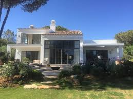 Une Maison Portugaise Renovee En Tons Naturels Planete Deco A Homes World En 2020 Maisons Mediterraneennes Maison Au Portugal Maison Mediterranee