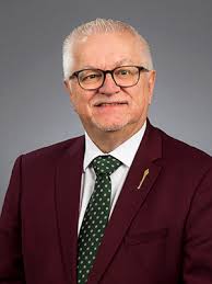 Eric Mallet's Instagram, Twitter & Facebook