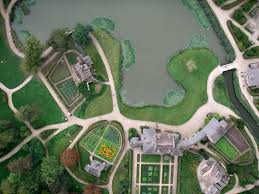 Hameau De La Reine Domaine De Trianon Vue Aerienne De La Ferme Et Du Lac Deux Photographies Jardin De Versailles Hameaux