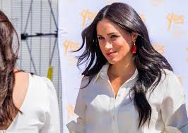 How someone wears their hair is personal and up to them. The Truth About Meghan Markle S Long Hair Cafemom Com