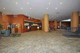 Featuring 177 rooms with views of the city, this inn is set within a short ride from broadway road. Holiday Inn New York City Midtown 57th St Closed 65 Photos 182 Reviews Hotels 440 W 57th St New York Ny