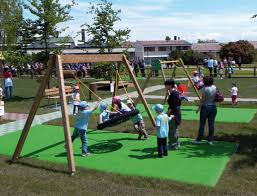 Ci sono anche molti ristoranti, piccoli negozi e 2 parchi al dammam corniche, troverete spazi verdi, parchi giochi per bambini e un'ampia scelta di ristoranti. Attrezzature Per Esterni Roma R A U Romana Arredo Urbano
