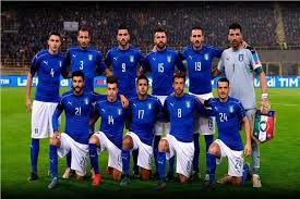 La nazionale di calcio dell'italia) أو الأتزوري (بالإيطالية: Se4b8x3m Yxq M