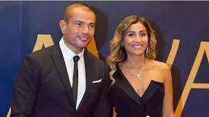عمرو دياب ودينا الشربيني في أماكن السهر وقد ظهرت دينا مع عمرو دياب في فيديو كليب أغنية أماكن السهر ، بلقطات رومانسية بينهما، وبدت وهي تحتضنه وترقص أمامه، ليبرز الكليب مدى الحب والإنسجام الكبيرين في علاقتهما. Ø¹Ù…Ø±Ùˆ Ø¯ÙŠØ§Ø¨ ÙŠØ±Ø¯ Ø¹Ù„Ù‰ Ø£Ù†Ø¨Ø§Ø¡ Ø§Ù†ÙØµØ§Ù„Ù‡ Ø¹Ù† Ø¯ÙŠÙ†Ø§ Ø§Ù„Ø´Ø±Ø¨ÙŠÙ†ÙŠ Ø§Ù„Ø³ÙŠØ§Ø³ÙŠ