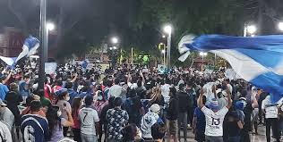 Jul 28, 2021 · por su parte la serena, llega con un importante envión anímico al haber goleado a deportes melipilla, con otra gran actuación de humberto suazo. Videos Asi Celebraron En Melipilla El Regreso A Primera Division