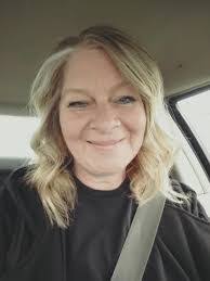 Laura Clemons's Instagram, Twitter & Facebook