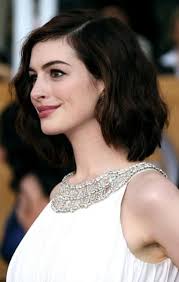 anne hathaway 髪型 パーマ ヘアスタイル