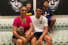 Thiago silva está próximo de assinar um novo contrato com o chelsea. Psg We Would Like To Continue Our Careers In Paris Says Thiago Silva S Wife Archyde