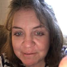 Kelly Charest's Instagram, Twitter & Facebook