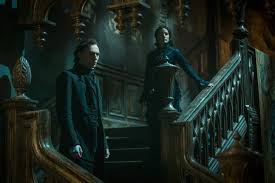La jeune femme est hantée, au sens propre, par la mort de sa mère. Crimson Peak Pictures Popsugar Entertainment