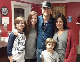 Sunshine kiki brown is the spouse of clayne crawford, an american actor. Epingle Sur Celebrity From Etats Unis