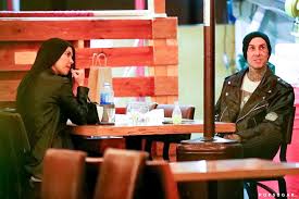 Sources have confirmed kourtney kardashian and travis barker are dating, and have been since december. Jggripzu4guygm